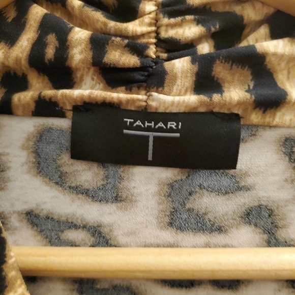 T Tahari blouse leopard print 3/4 length sleeves - Picture 3 of 11